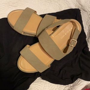 2/$35 chunky sandals🤩